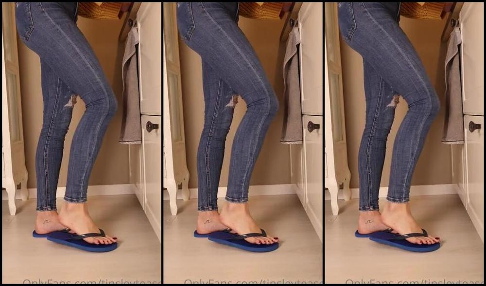 Tinsleyteaser Onlyfans Im Boiling Water While You Relax And Enjoy The View Of My Feet In Flip Flops Even The Thought V