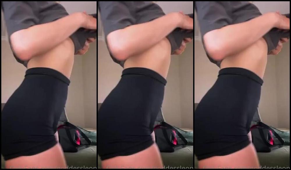 Goddessleona Onlyfans You Can Help But Drool Pathetic Youre Lucky I Even Let You See But I Know