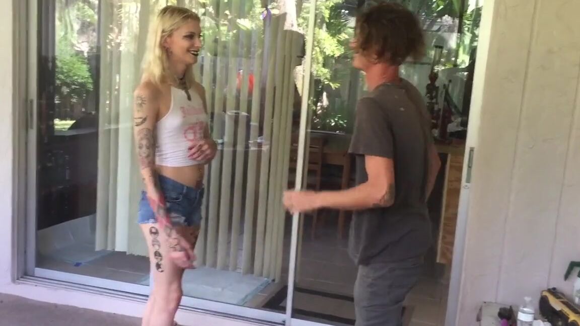 Femdom Babe Kicks Guy in the Balls and Steals his Wallet_Leo Silver PornHubPremium