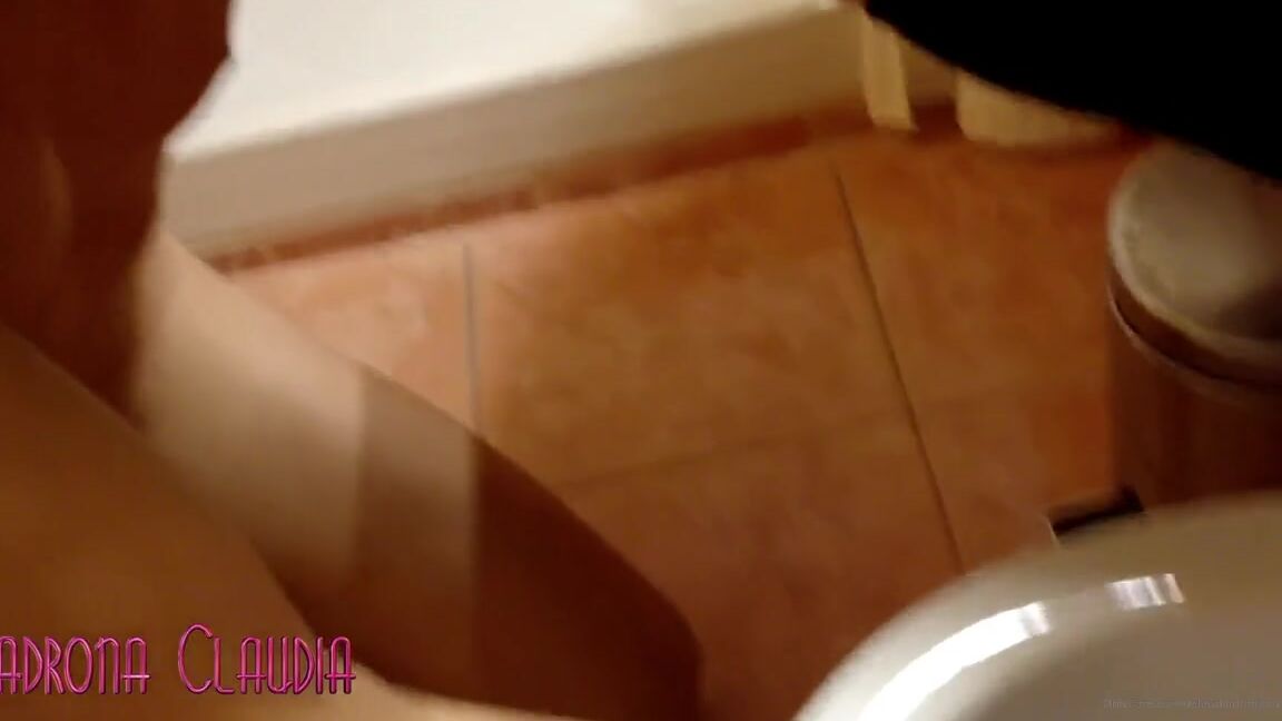 Padrona Claudia Nicknamed Xclaudiadominax Onlyfans Ecco Una Lezione Di Come Dovete Fare Per Lavare I Piedi Della Vostra Padrona 89198