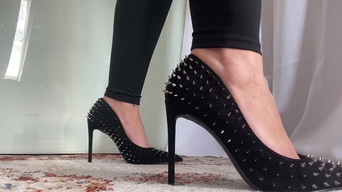 Goddess Bella Aka Thecruelmistress Onlyfans 5 Min Heel Worshipp