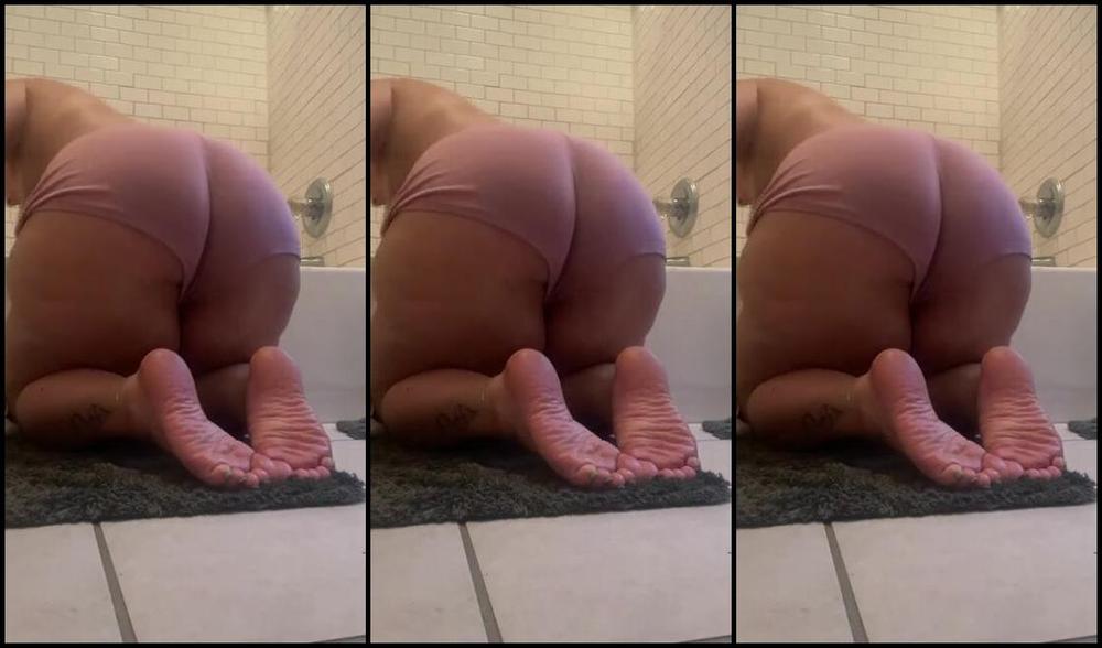 Aminamarie Onlyfans Cleaning The Bathroom Up Finally A