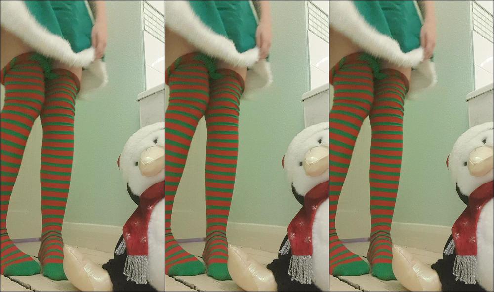 Sydneyharwin Rubbing My Clit For Santa