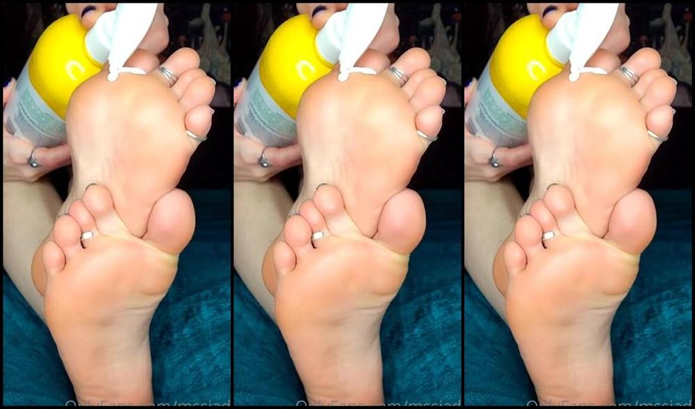 Mssjada Nicknamed Mssjada Onlyfans Hands Feet And Lotion I Know Some Of You Losers Like My Hands I Have A Few New People In Here