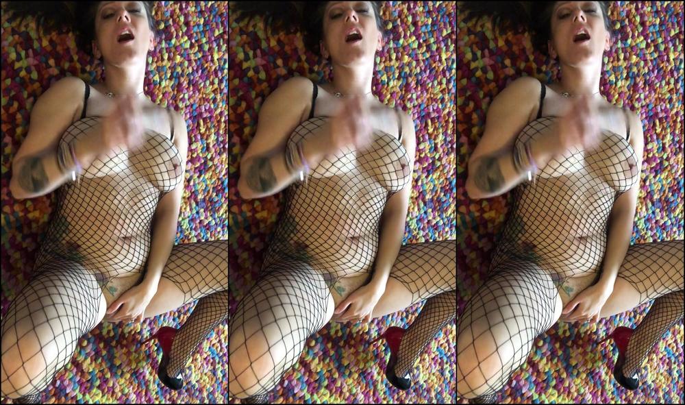 suzie212love-12-12-2019-102028877-join-me-down-here