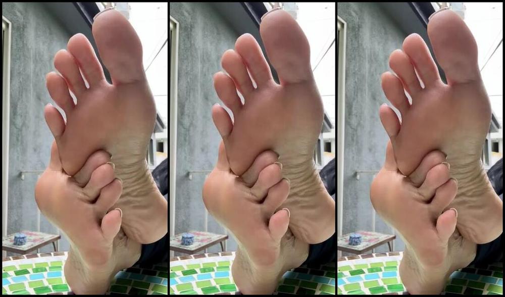 Goddess Pussyfoot Aka Goddesspussyfoot 05 20 2024 Onlyfans Video Worship My Soles On The Patio For All My Neighbors To See