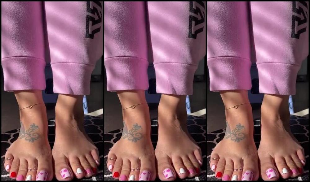 Deedeericanfeet Onlyfans Mhmmmm New Pedi Mani Guys So Darn Cute Right Who Wants To Taste My Sweethearts Vd Theme
