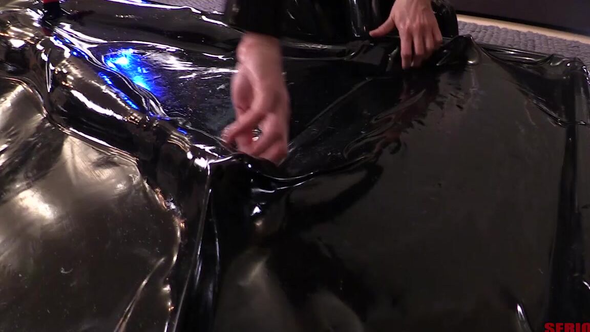 Latex, Fetish Elise Graves, Miss Desire - High Shine seriousimages.com