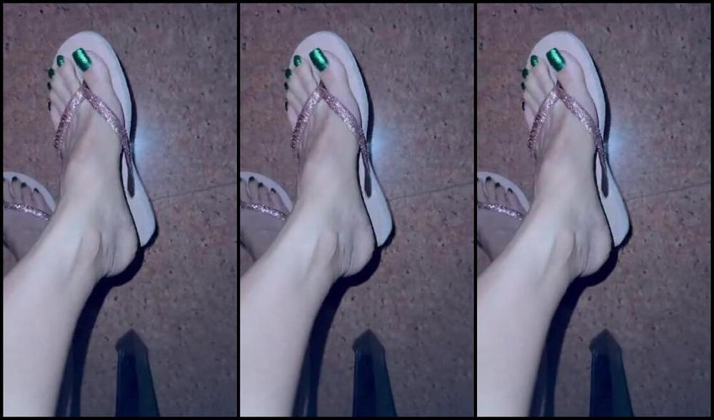 Worldsexiestfeet 01 07 2025 Onlyfans Video My Soles Are A Bit Dry They Need To Get Pampered Soon