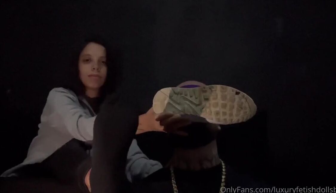 Luxury Fetish Dolls Brazil Nicknamed Luxuryfetishdollsbrazil Foot Fetish 04 27 2023 Onlyfans Video Stinky Socks Sniffing