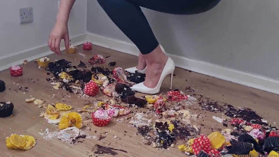 Kats Worn Heels Nicknamed Katswornheels Onlyfans Part 7 Time To Finish Off Them Off In My Louboutin So Kate Patent White