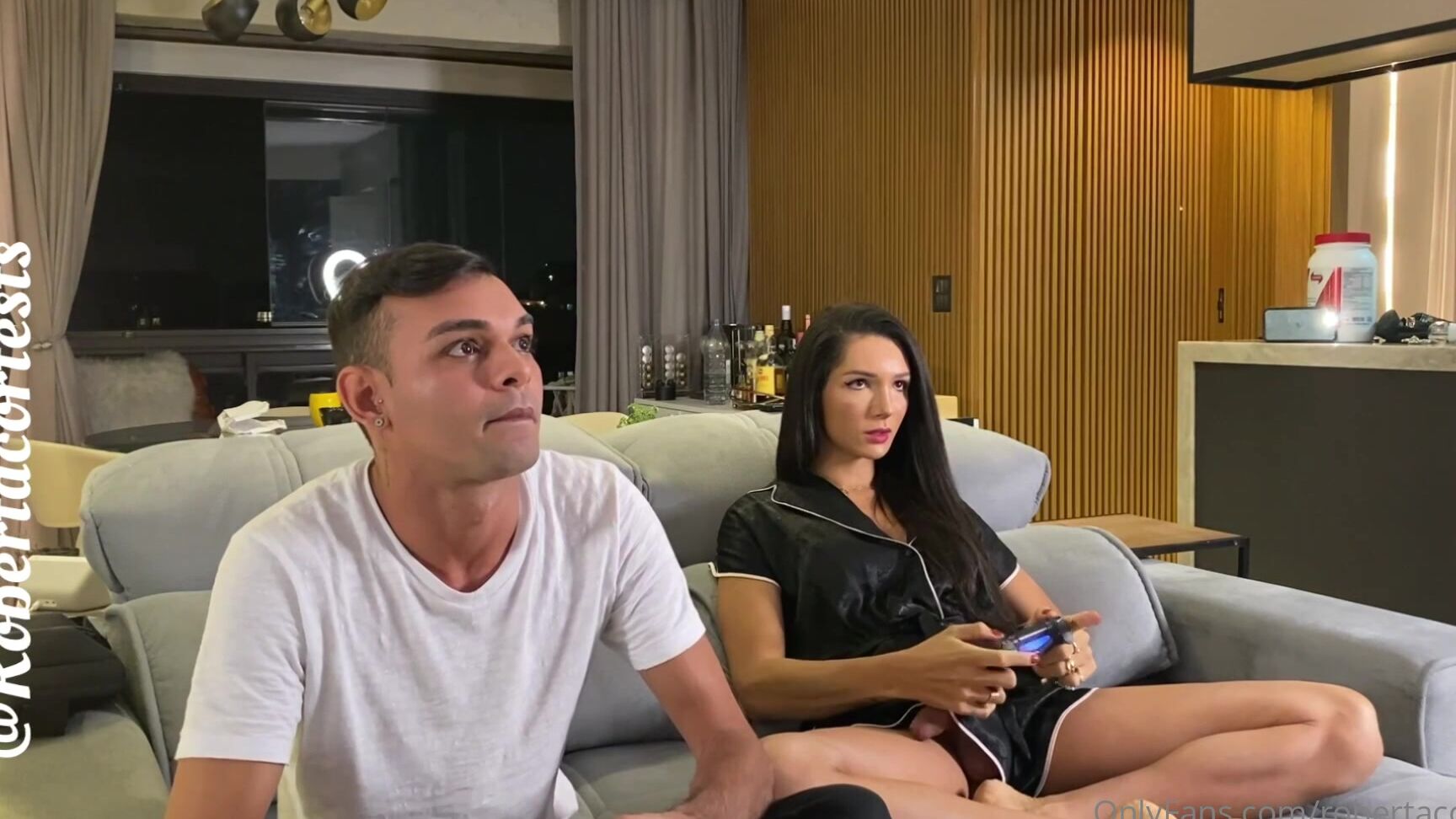 robertacortes-21-06-2021-2142293500-i-invited-my-friend-kauan9085-to-play-video-games-with-me-he-is-only-19-years-old-we-mad