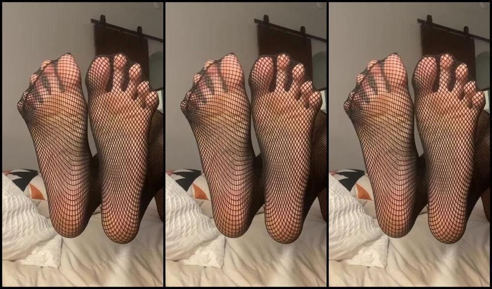 Brooketootsies Nicknamed Brooketootsies 01 30 2023 Onlyfans Video Good Morning What Do You Think Of My Huge Feet In These Tight Fishnets