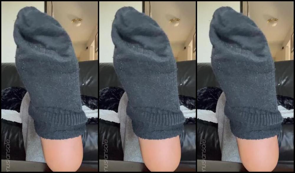 Venusian Soles Nicknamed Solesfromvenus 12 17 2023 Onlyfans Video Sunday Soles In Your Face While I Slowly Take Off My Socks And Smell Them To