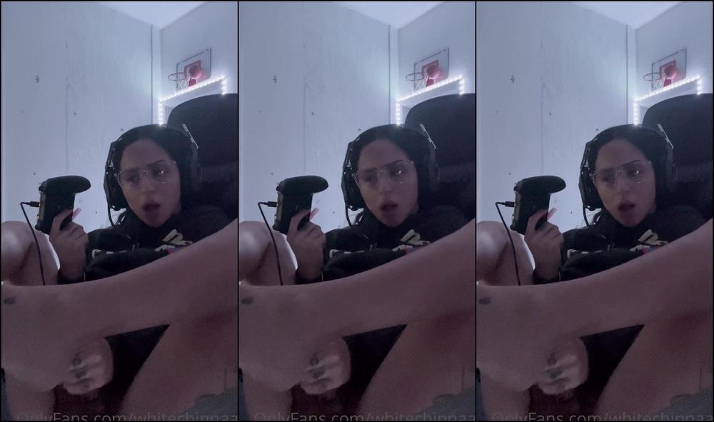 Whitechinnaak I Randomly Get Horny Out Of No Where So I Just Had To Let One Out So I Could Focus Bette