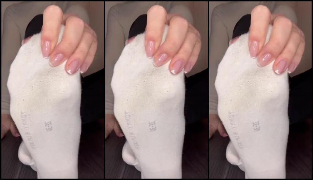 Sarina Jones Nicknamed Sarinajones 03 04 2024 Onlyfans Video You Want To See Some Dirty Socks Ahaha Today Im Showing You My Bare Soles