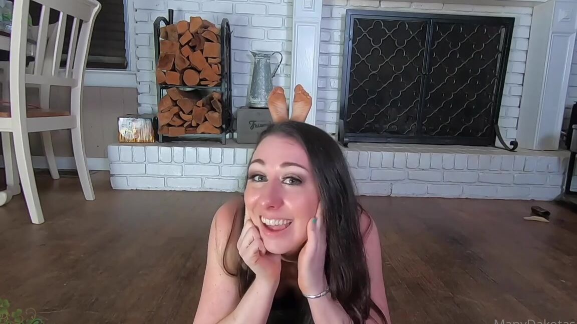 Dakota Charms Nicknamed Dakotacharms Onlyfans Messy Explosion Choo Choo Says The Train And The Bird Sounds Are So Soothing As I Lie On My Belly