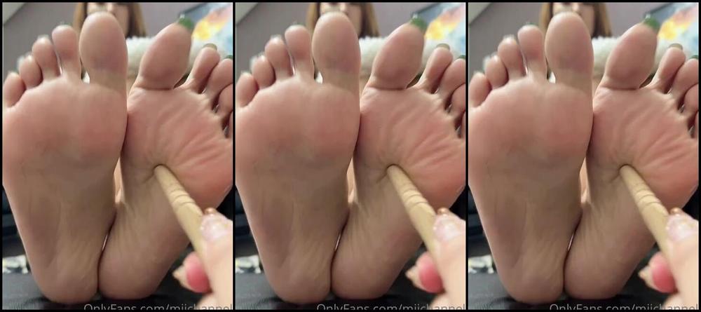 Miichannel R Nicknamed Miichannel R Onlyfans I Tried Pushing My Sisters Sole With A Stick 2