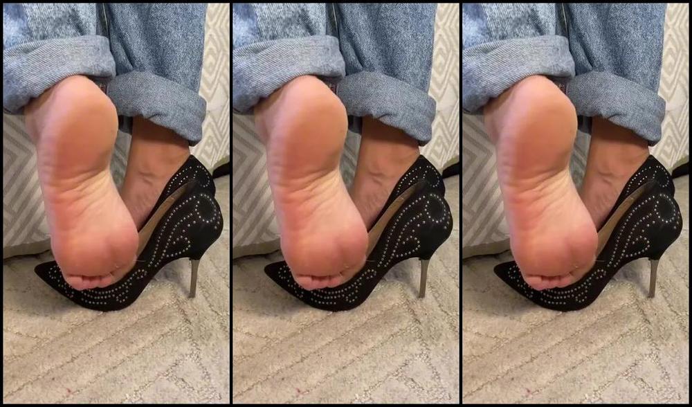 Ro My Feet Nicknamed Romyfeet 11 05 04 2025 Onlyfans Video I Want You To Be My Little Carpet Today