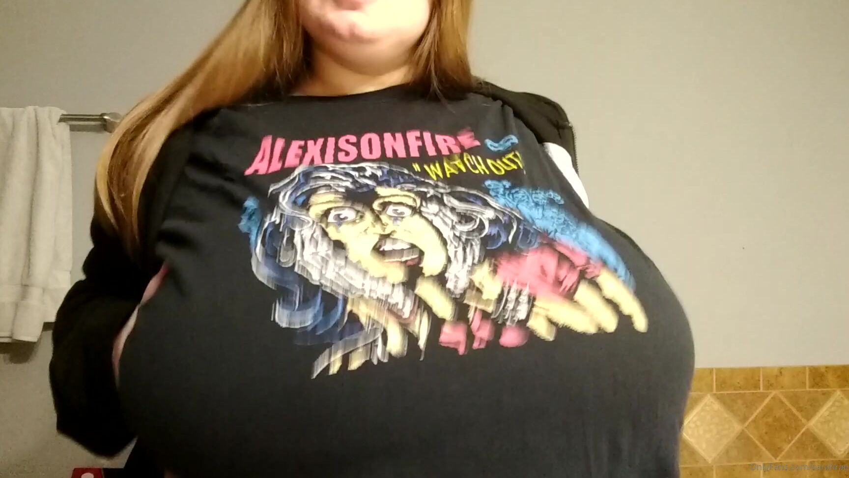 Sarahrae Wanna See What S Under My Shirt