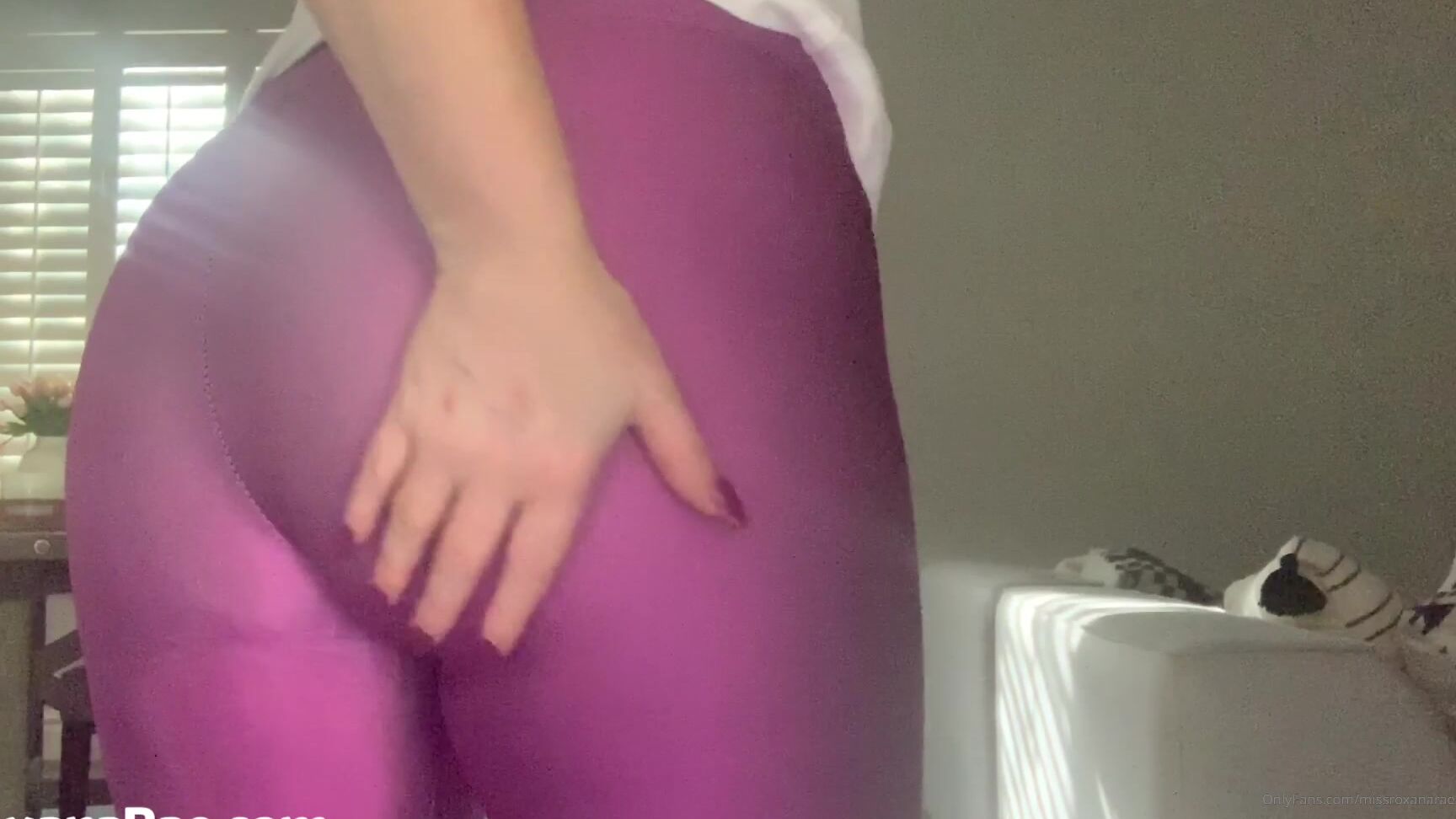 Missroxanarae Sweaty Ass And Panties Want To Take A Sniff