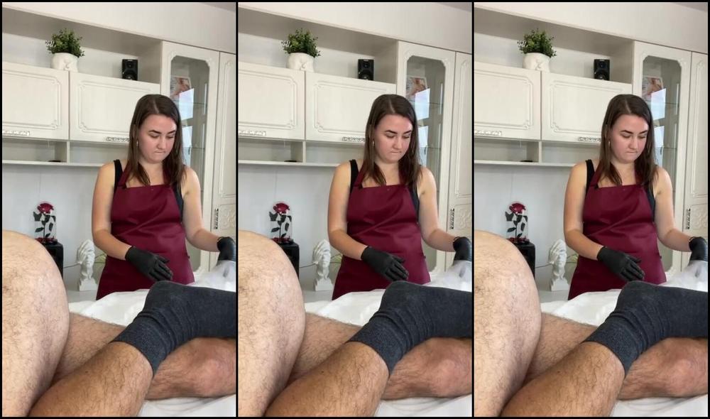 While Learning How To Depilate A Man Powerfully Cummed Himself