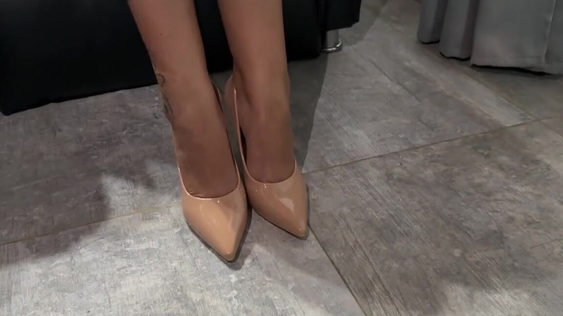 Goddess Kalinda Nicknamed Goddesskalinda Onlyfans Today I Received This Beautiful Birthday Gift And I Wanted To Show It Off