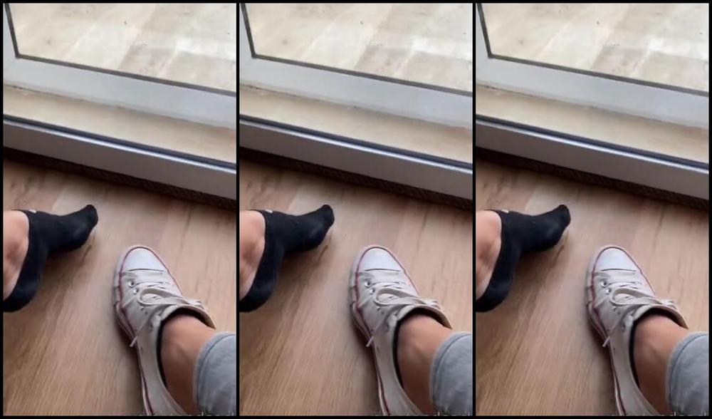 Emmysfeetandsocks Aka Emmyfeetandsocks Onlyfans This Says More Than Thousand Words I Totally Lost The Count On Which Day I Am But They Are Nasty 1P