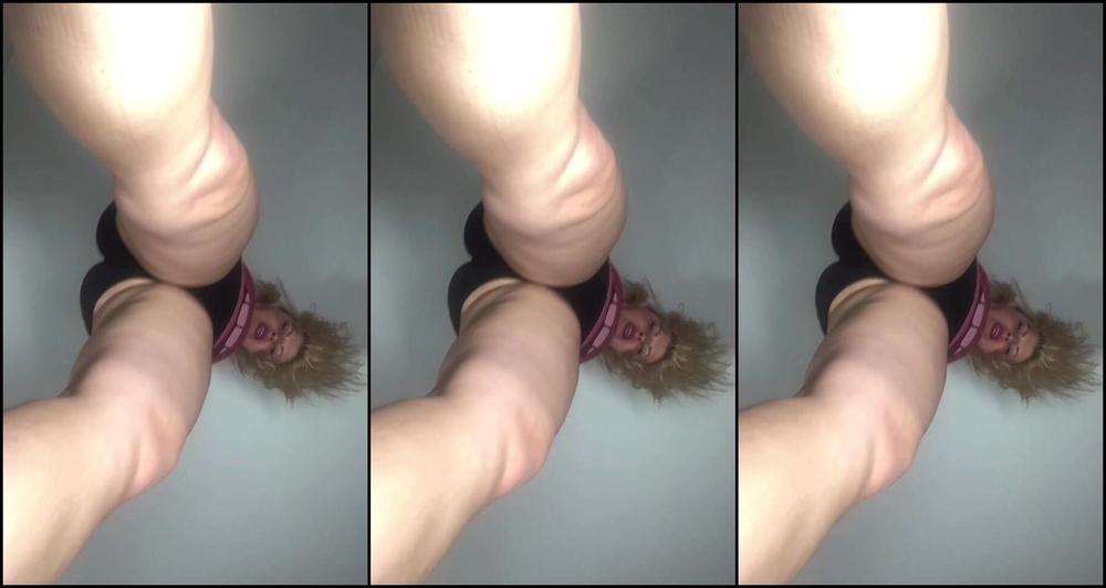 Giantessa Teasing Smotherin