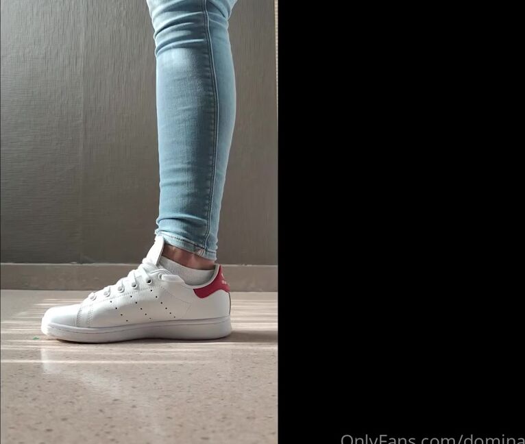 Domina Clara Nicknamed Domina Clara Onlyfans Vido Que Javais Faite Pour Un Soumis Qui Mavait Achet Mes Chaussettes Bonne Journe