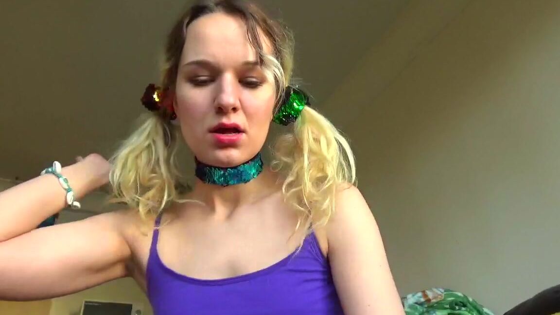 "Goddess Vanessa" long nails, finger nail fetish, hand fetish, scratching, nails SHARP NAILS Tearing Paper manyvids