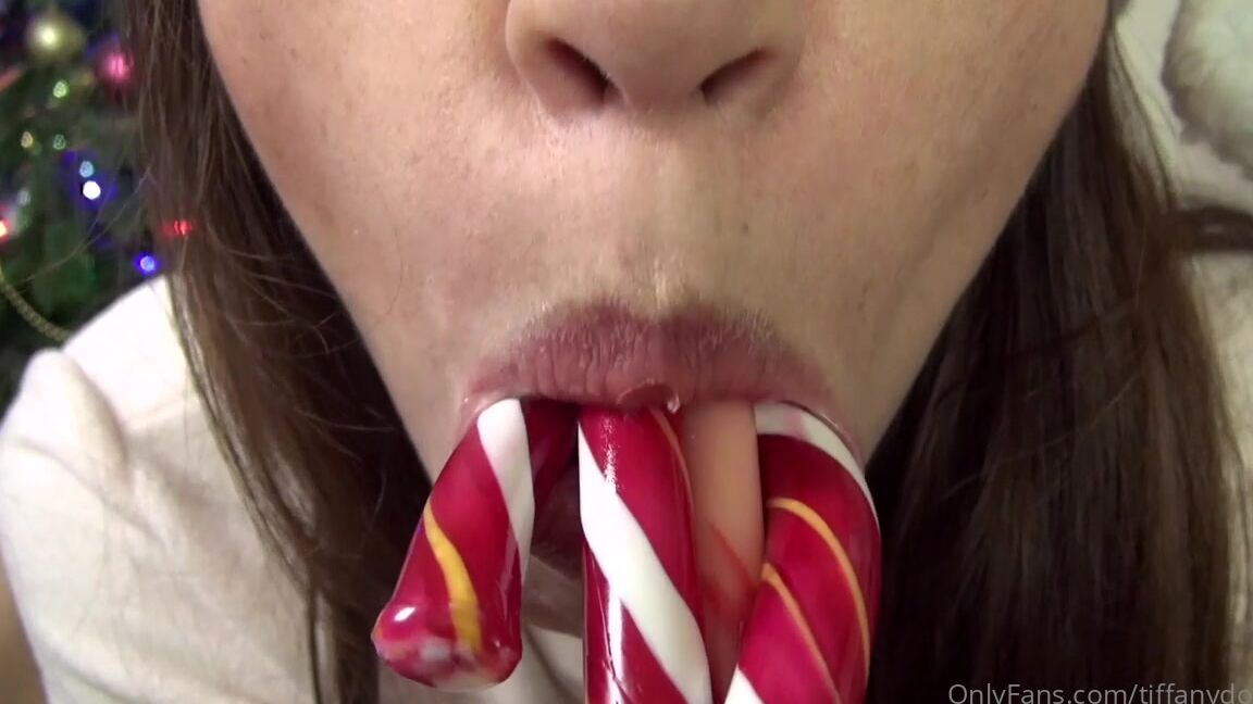 tiffanydollxxx-05-12-2020-1392381199-le-sapin-de-noel-est-mais-o-ai-je-mis-les-sucres-d-orge