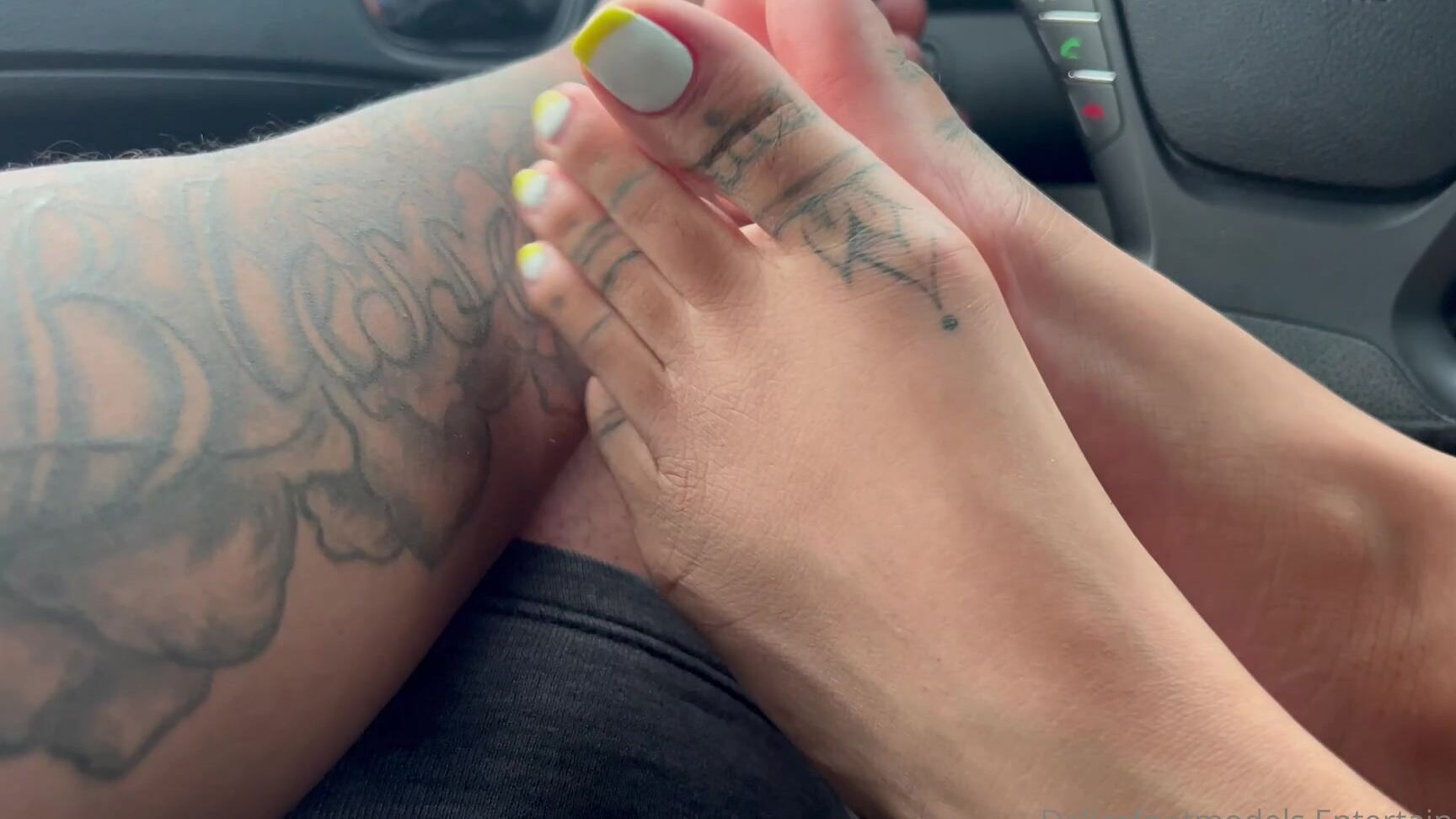Dallasfootmodelsent Zafeetllc Trying To Drive With Beautiful Feet On Me