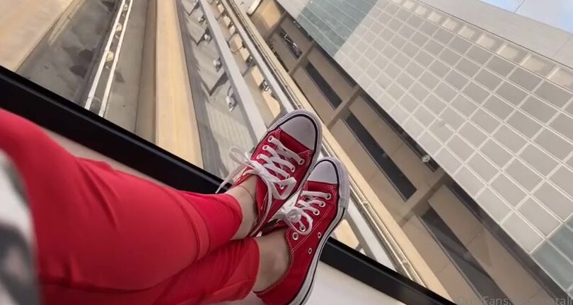 Goddess Dizzy Nicknamed Obeydizzy 03 19 2021 Onlyfans Video My Train Ride At The Airport I Should Have Taken Them Off For You Huh