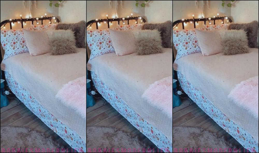 Bobbiesmodernlife With Some Story Telling And Booty