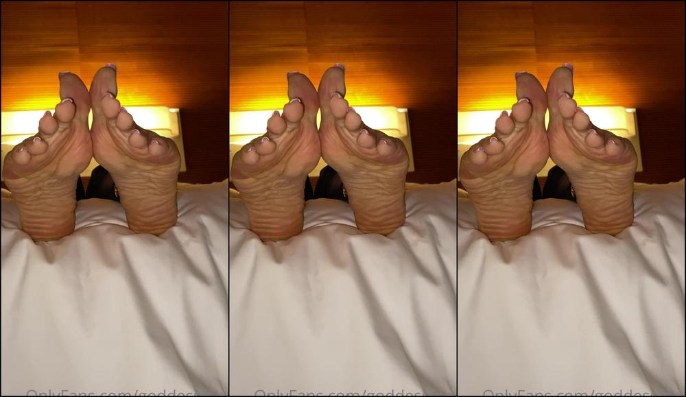 Goddessfendi 1094996364 10 18 2020 Feels So Good Taking Off My Heels I Love Showing Off My Soles To You Guysssss