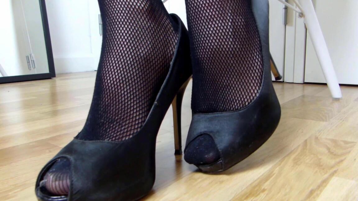 Queenfiona Youre A Slave To My Heels