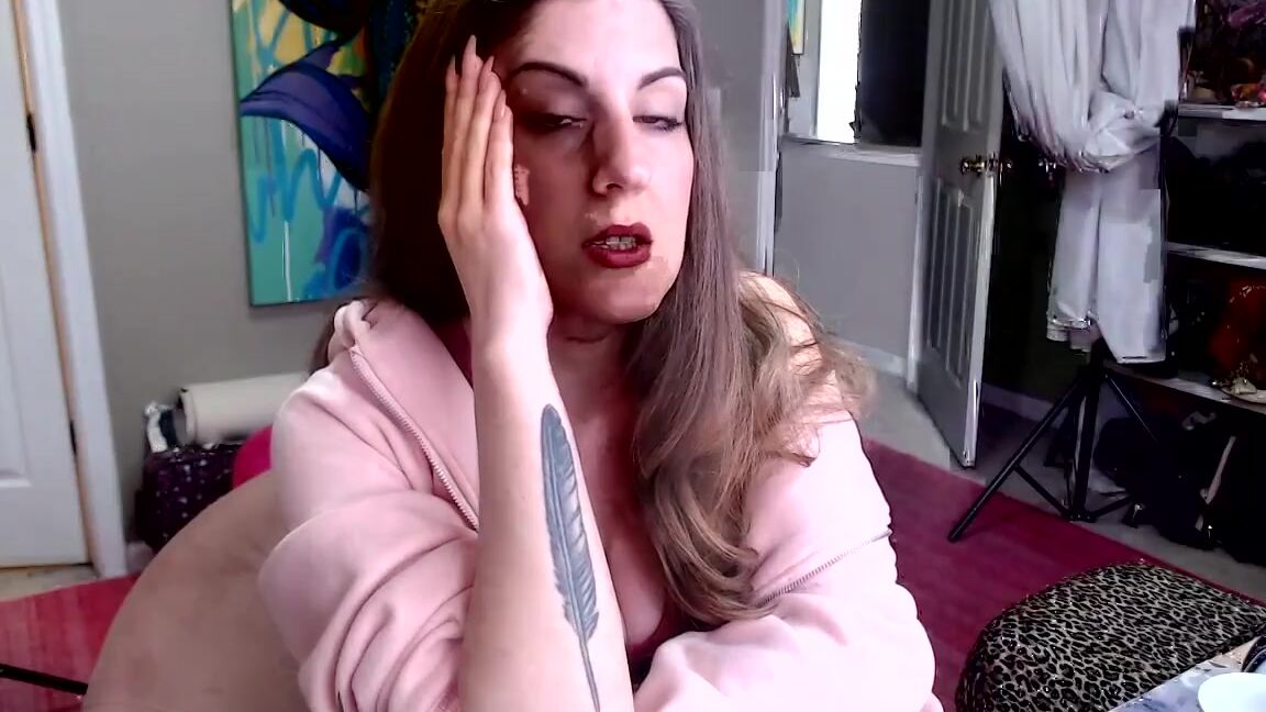 Ms Tomorrow Nicknamed Dommetomorrow Onlyfans Stream Started At 12052023 0414 Pm Opening A Gift