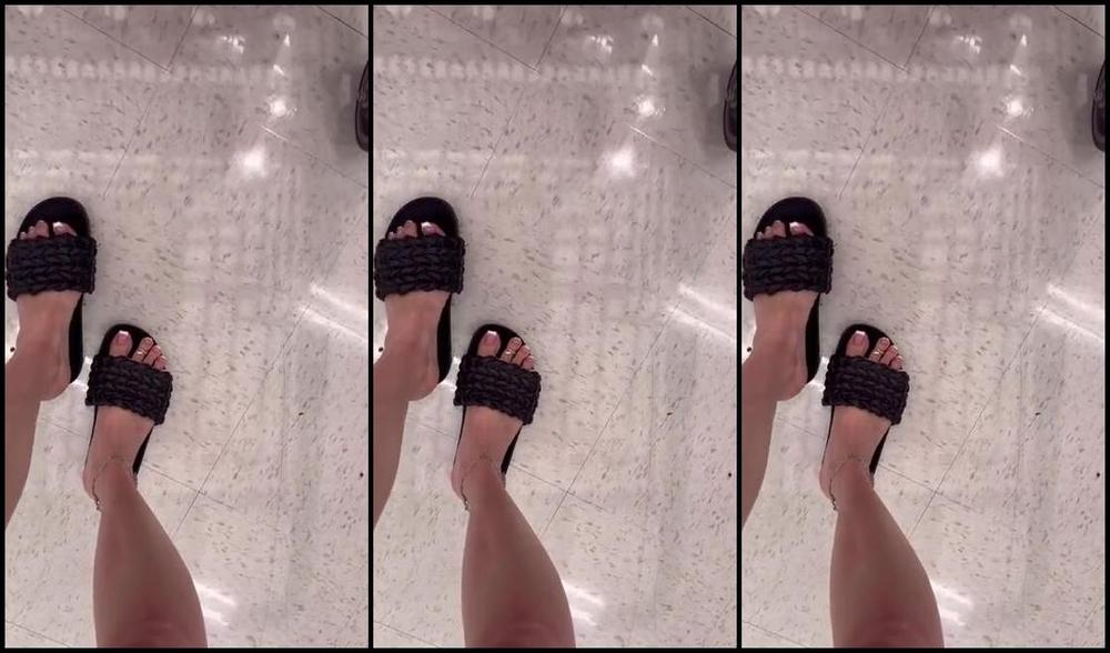 Nicholeivory Onlyfans Walking Through Target