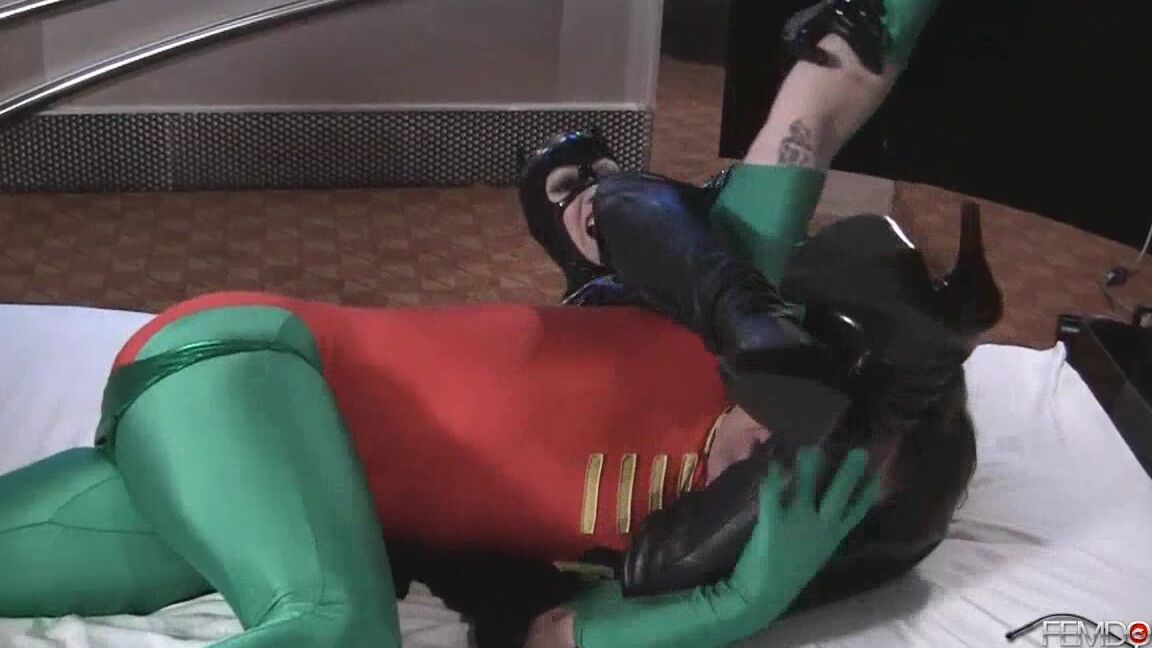 FemdomEmpire Lexi Sindel - Catwoman defeats Birdie
