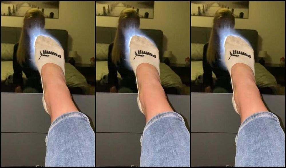 Emmysfeetandsocks Aka Emmyfeetandsocks Onlyfans Day 5 Came Home Late But It Was A Really Good Day For My Socks 4P