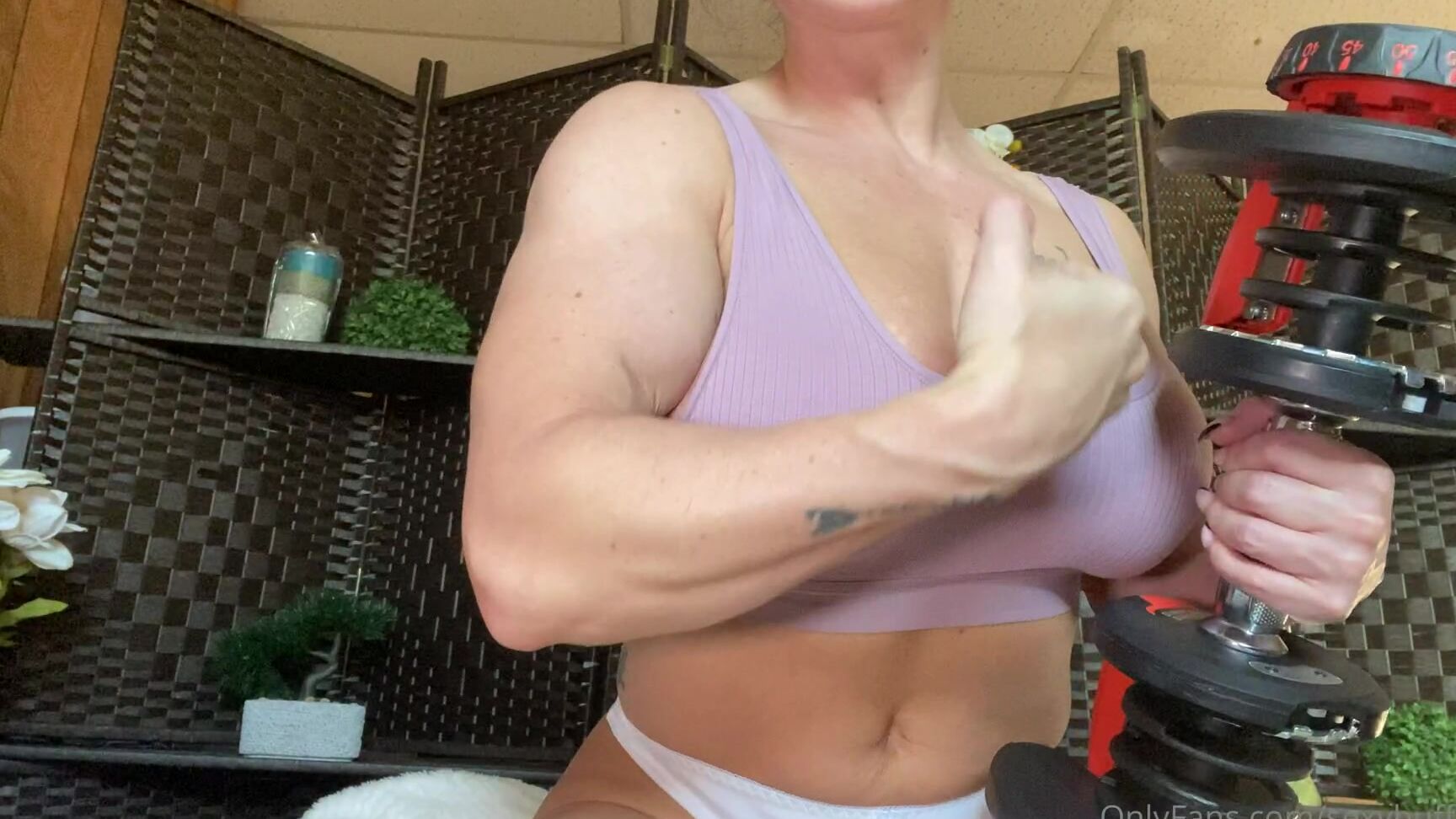 Sexybuffbabe Winter Doesn T Slow Me Down Gearing Up For Some Beefcake Gains Squeezing Th