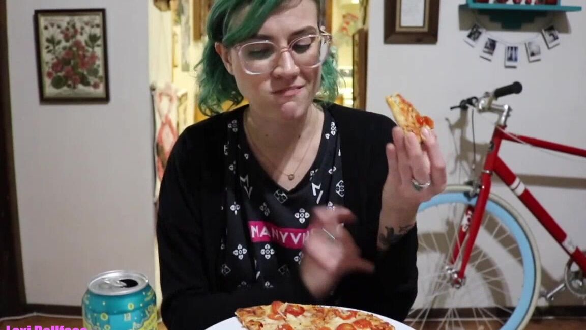 Lexi Dollface Pizza Mukbang With Burps