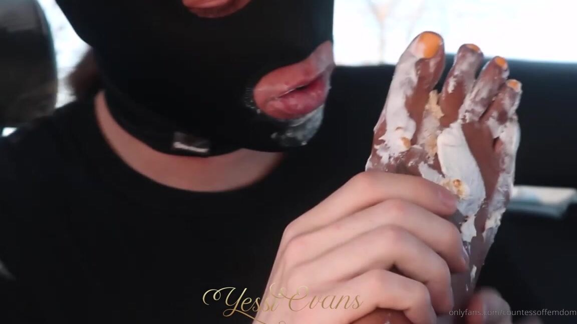 Countessoffemdom Serving Cake Face To My Sub For All My