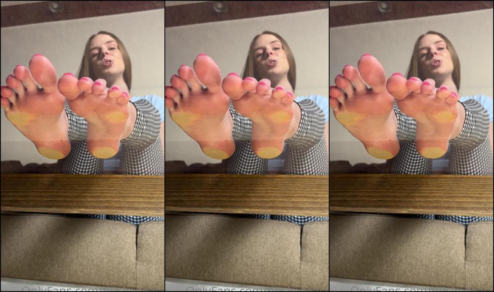 Tinsleyteaser Pov You Re My Footboy I Order You To Be Under The Glass Table So You Get To See My Pe