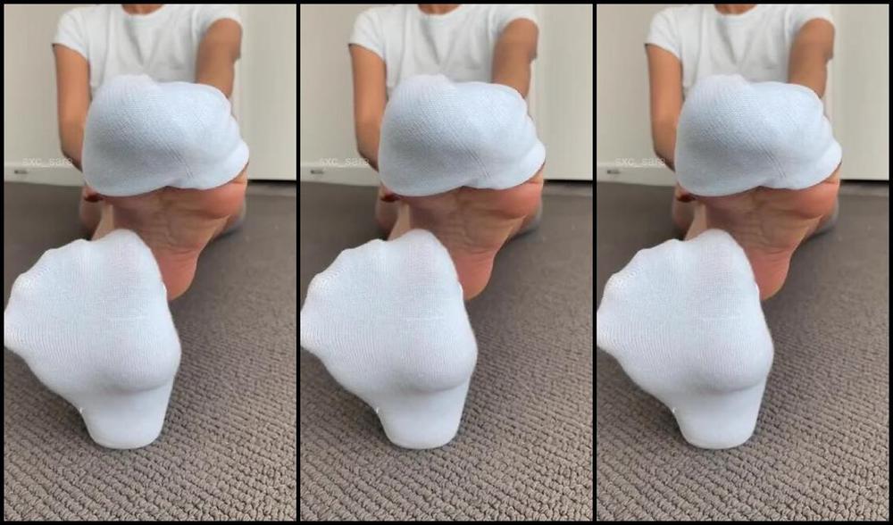 Goddess Sara Nicknamed Sxc Sara Onlyfans Feeling These Baby Blue Socks