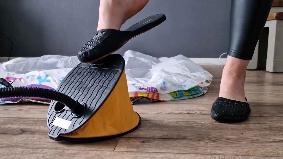 Kats Worn Heels Nicknamed Katswornheels Onlyfans Clip From The Screenshots Last Week Pumping Up A Pool Part 1 In My Black