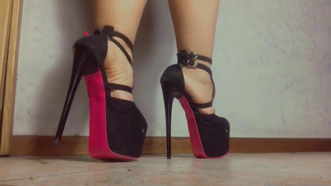 Nikykikka Nicknamed Nikykikka Foot Fetish 01 22 2022 Onlyfans Video Walk And