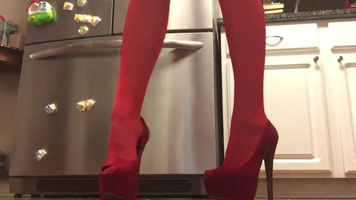 Ms Tomorrow Nicknamed Dommetomorrow Onlyfans Video Clip Get In This Kitchen Worship Mommy S Feet Heels