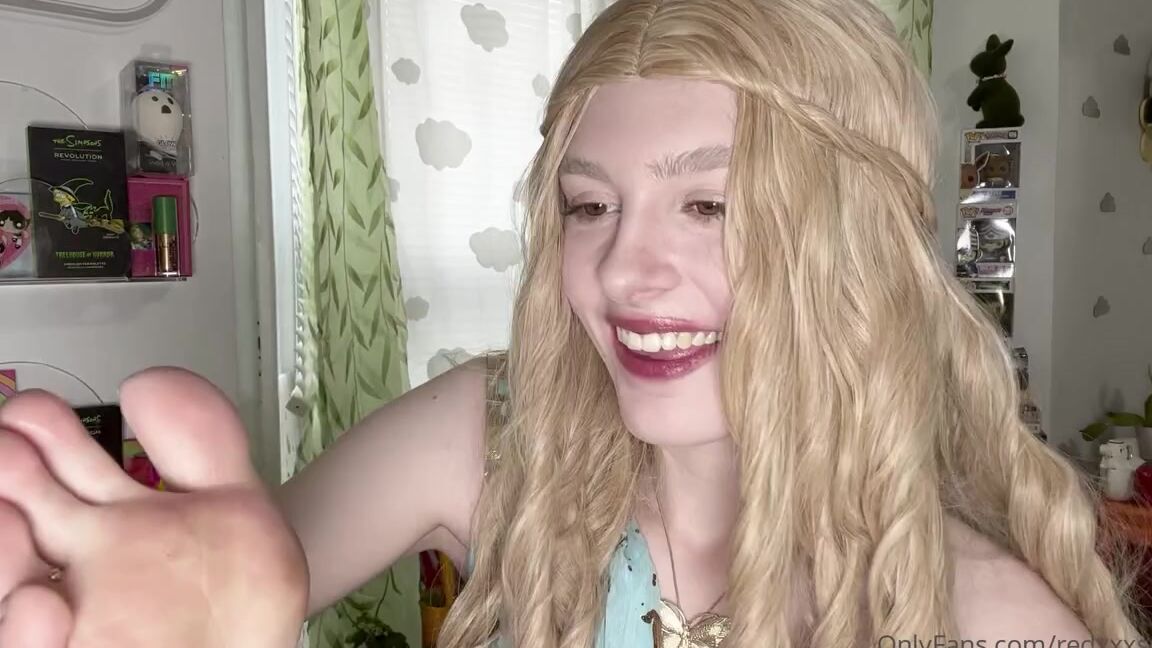 Zoe Strawberry Nicknamed Redxxxsuede Onlyfans Khaleesi Sucks The Polish Off Her Toes